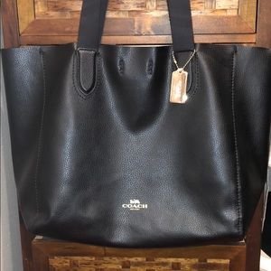 🎉🎉COACH Black shoulder bag.  CLEANING OUT CLOSET